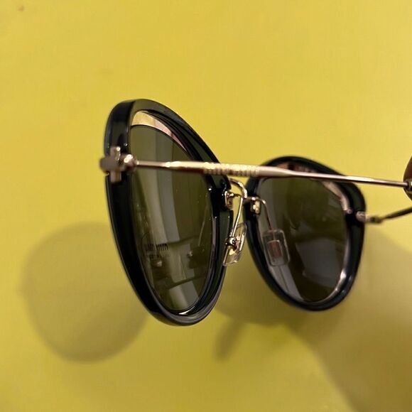 Miu Miu Two Tone/Grey Mirrored SMU 50R Cat-Eye Sunglasses main image 4